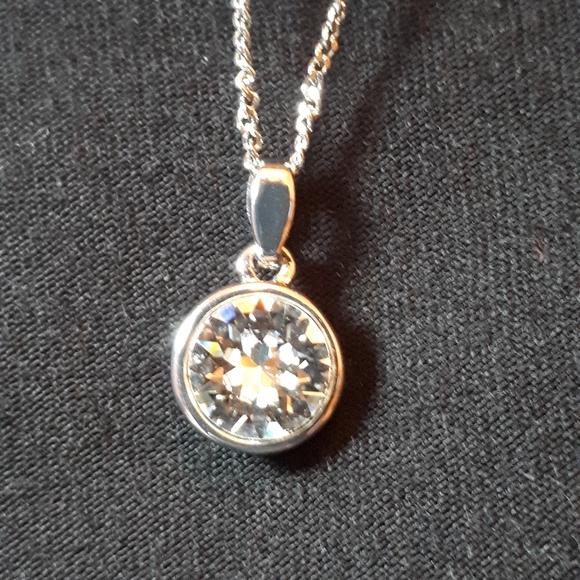 Reitmans necklace (Swarovski crystal embellishment) NWT - Picture 1 of 10